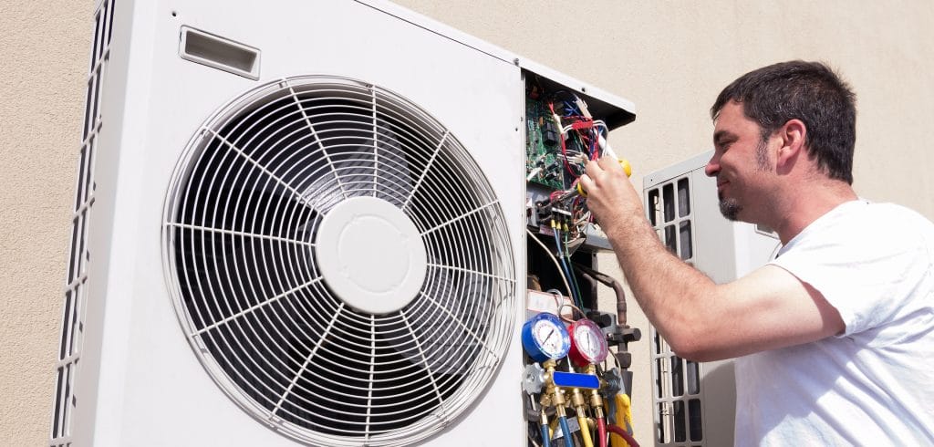 Hvac Tech Permorming Maintenance@2x